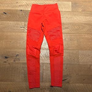 red alo leggings!